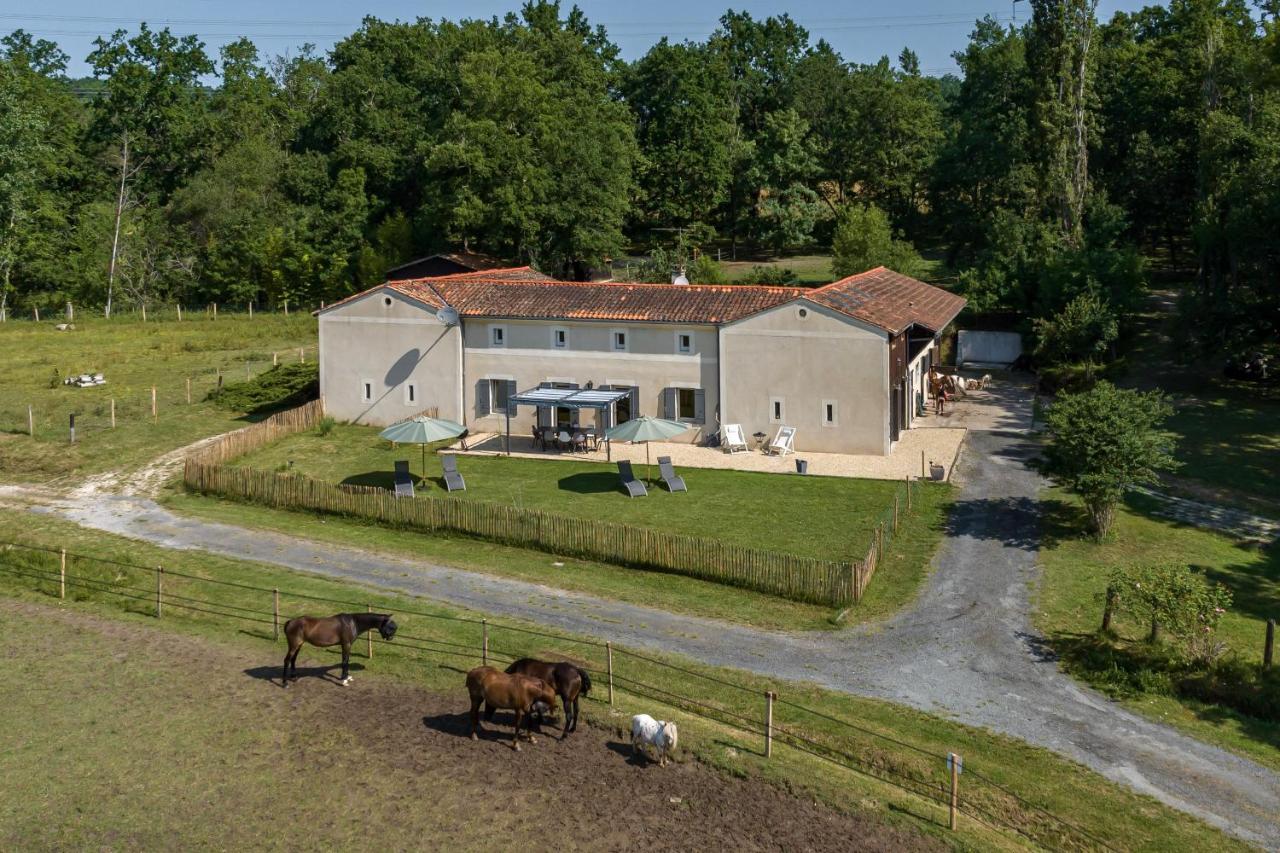 Domaine Du Pre De L'Etang Villa Montazeau Exterior photo